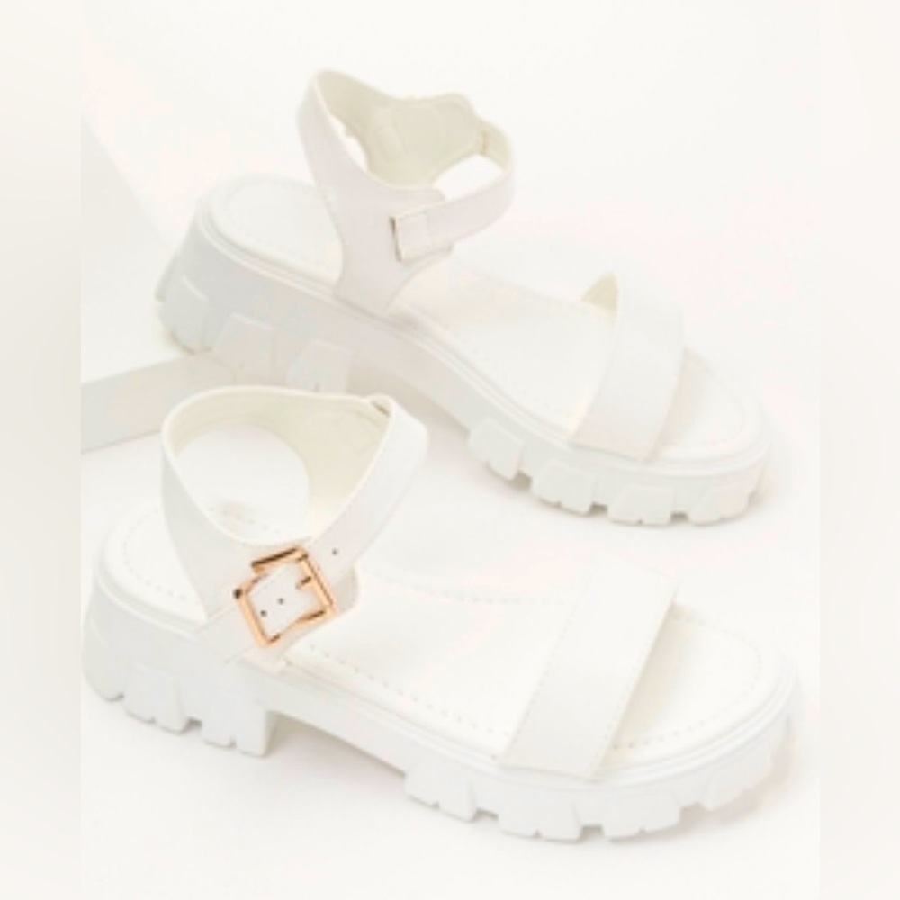 NWT White Chunky Platform Sandals Women’s Size 7